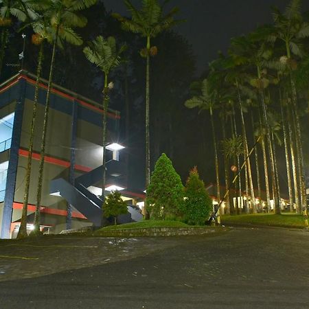 Surya Hotel & Resort Distrikt Baturaden Exterior foto