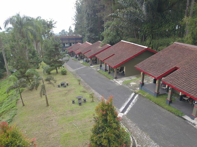 Surya Hotel & Resort Distrikt Baturaden Exterior foto