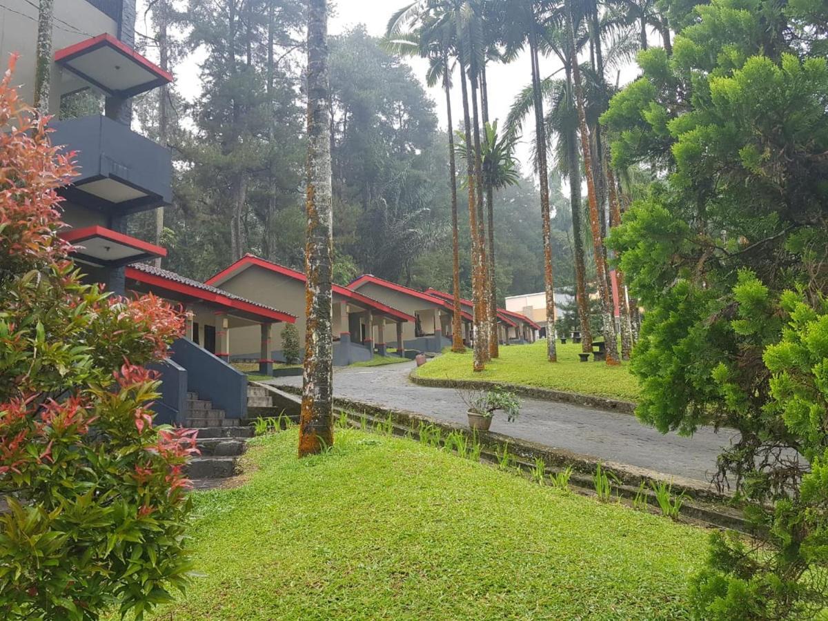 Surya Hotel & Resort Distrikt Baturaden Exterior foto