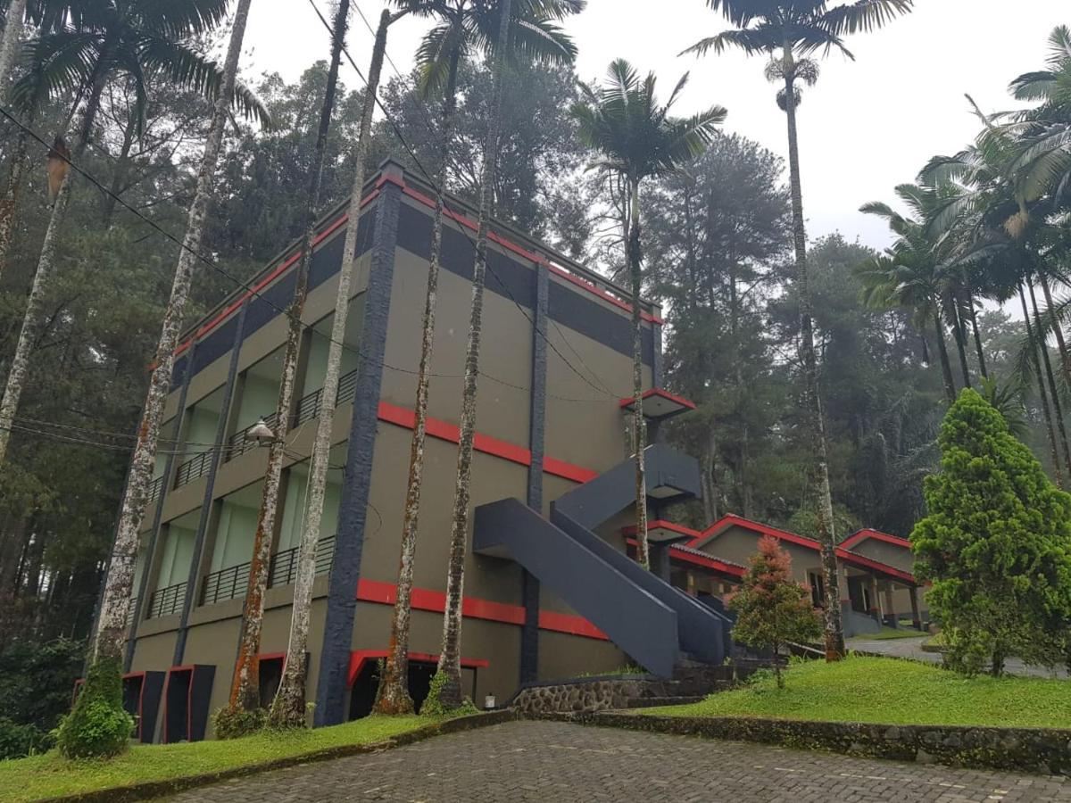 Surya Hotel & Resort Distrikt Baturaden Exterior foto