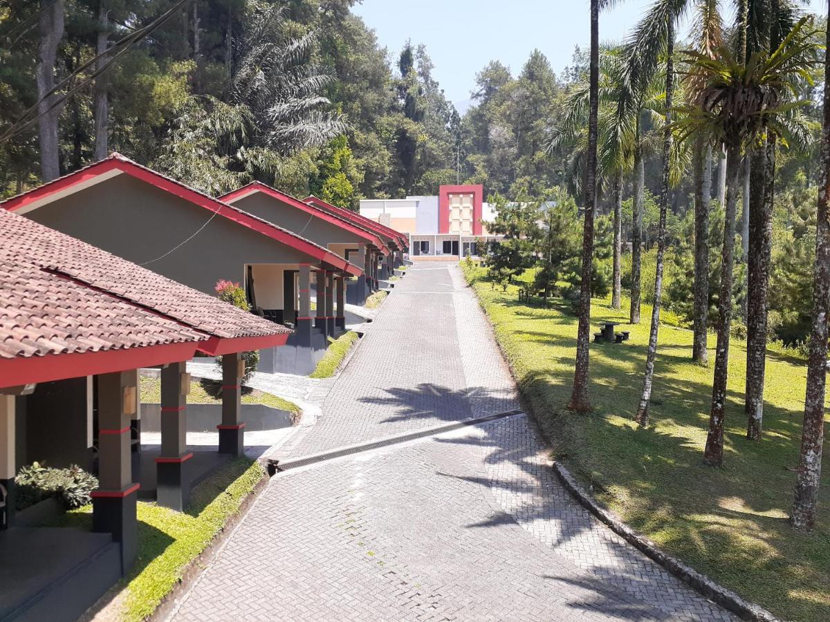 Surya Hotel & Resort Distrikt Baturaden Exterior foto