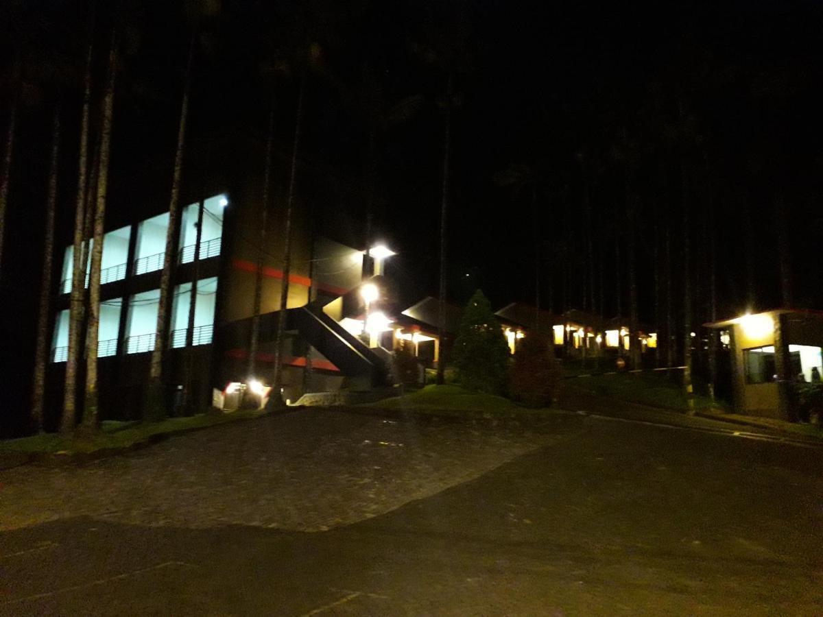 Surya Hotel & Resort Distrikt Baturaden Exterior foto
