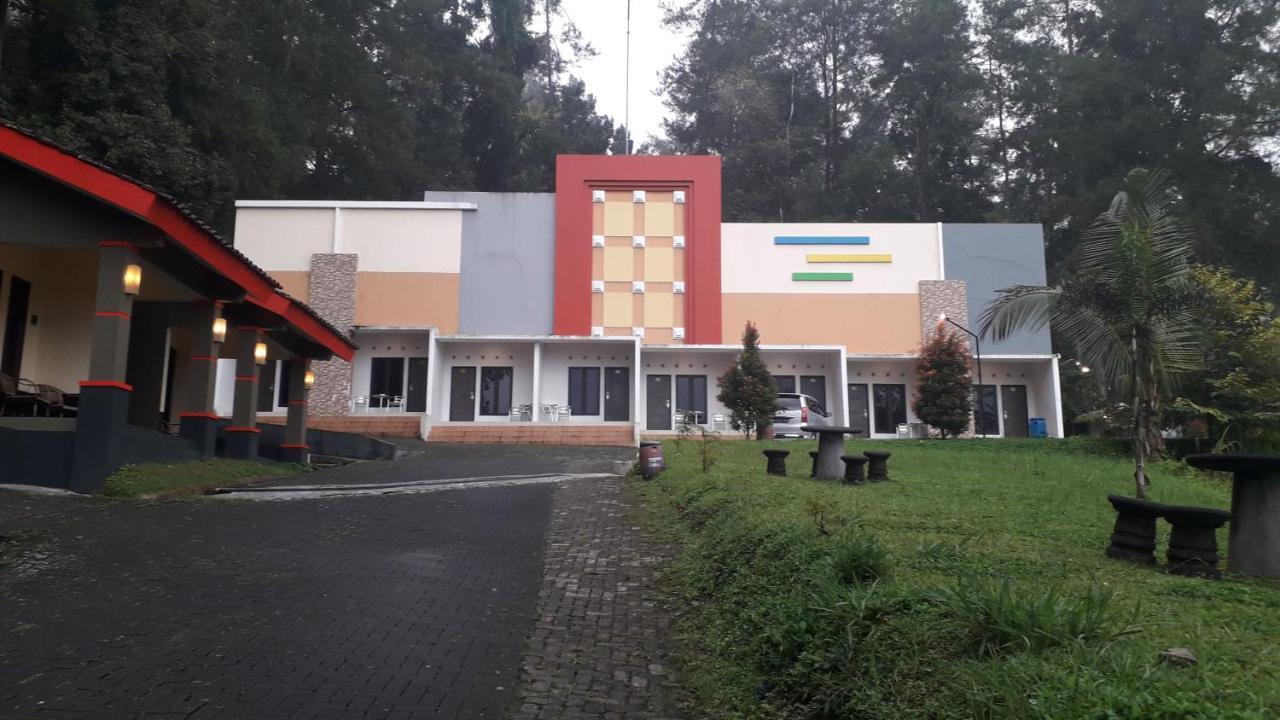 Surya Hotel & Resort Distrikt Baturaden Exterior foto